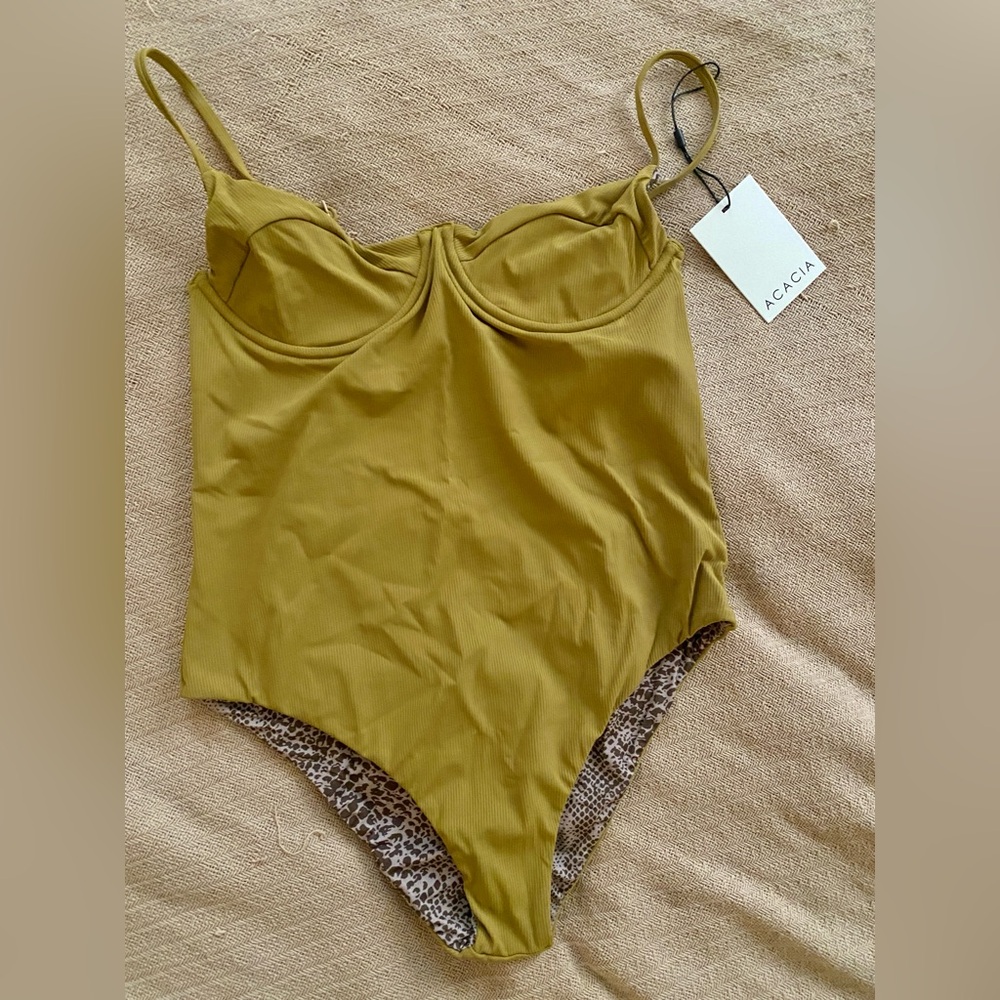 LOVELY ACACIA “SUKI” FULL PIECE